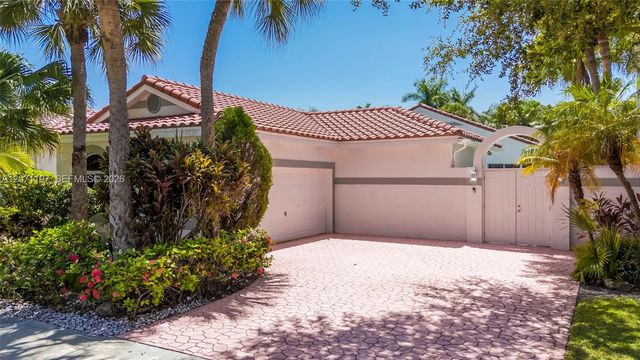 1051 W Bel Aire Drive W, Pembroke Pines, FL 33027