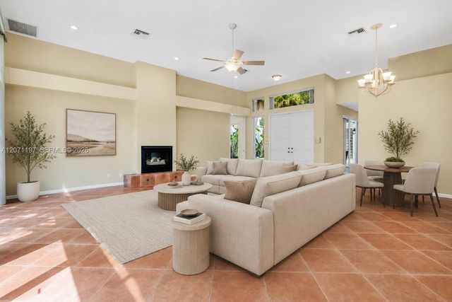 1051 W Bel Aire Drive W, Pembroke Pines, FL 33027