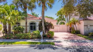 1051 W Bel Aire Drive W, Pembroke Pines, FL 33027