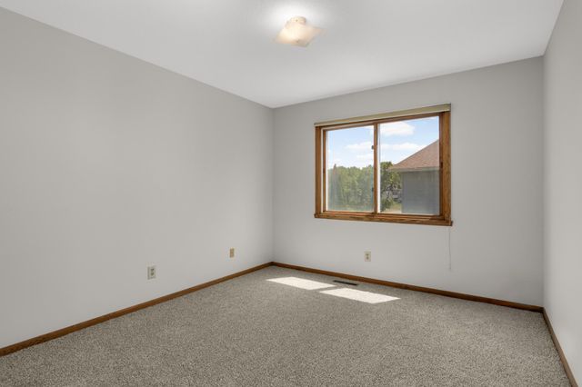 3956 Goodwin Avenue N, Oakdale, MN 55128