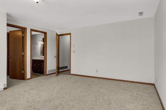 3956 Goodwin Avenue N, Oakdale, MN 55128