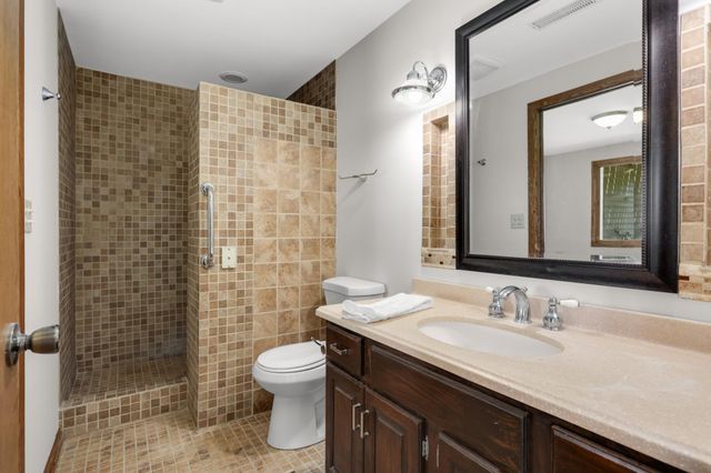 3956 Goodwin Avenue N, Oakdale, MN 55128