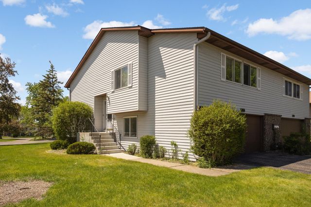3956 Goodwin Avenue N, Oakdale, MN 55128