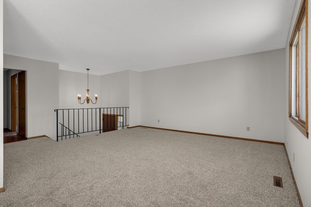 3956 Goodwin Avenue N, Oakdale, MN 55128