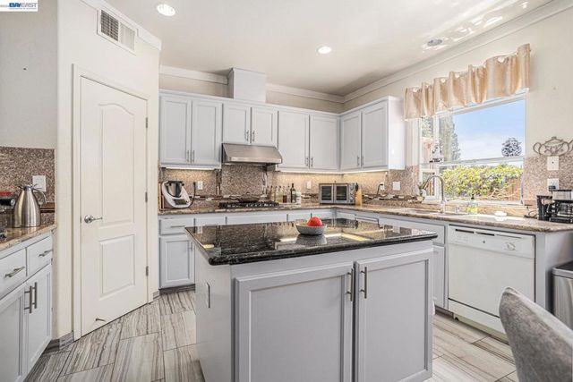 3614 Skypark Pl, Richmond, CA 94806