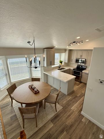 988 E BLUE HERON CIR, Draper, UT 84020