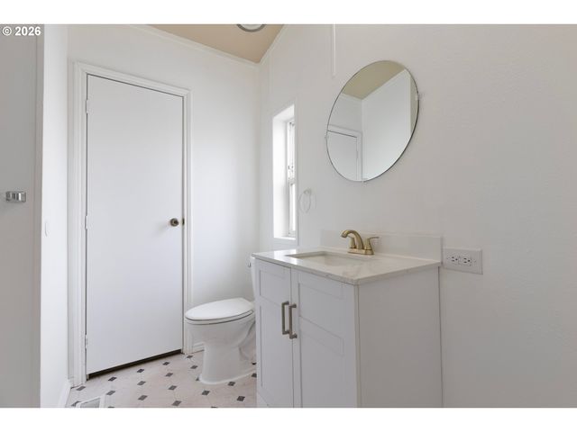 9000 Ne M L KING Blvd 61, Portland, OR 97211