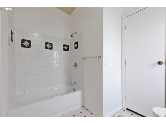 9000 Ne M L KING Blvd 61, Portland, OR 97211