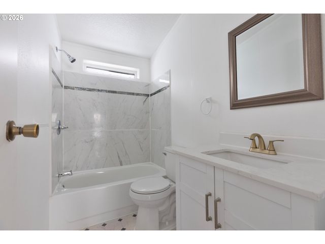 9000 Ne M L KING Blvd 61, Portland, OR 97211