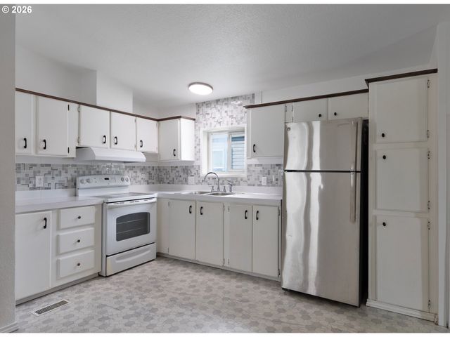 9000 Ne M L KING Blvd 61, Portland, OR 97211