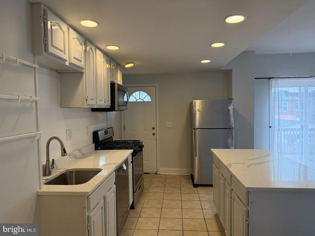 1816 CHILTON ST, Baltimore, MD 21218