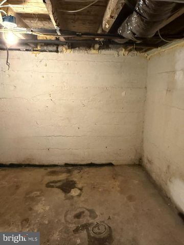 1816 CHILTON ST, Baltimore, MD 21218