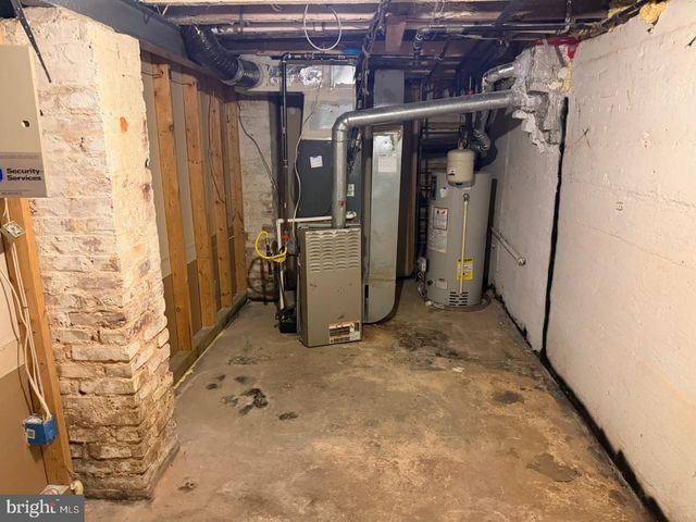 1816 CHILTON ST, Baltimore, MD 21218