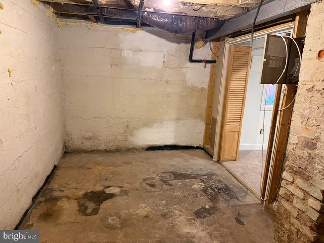 1816 CHILTON ST, Baltimore, MD 21218