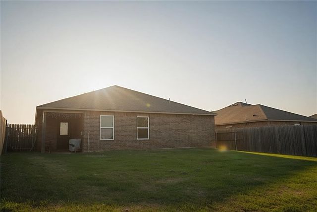 9904 Jack Rabbit Road, Yukon, OK 73099
