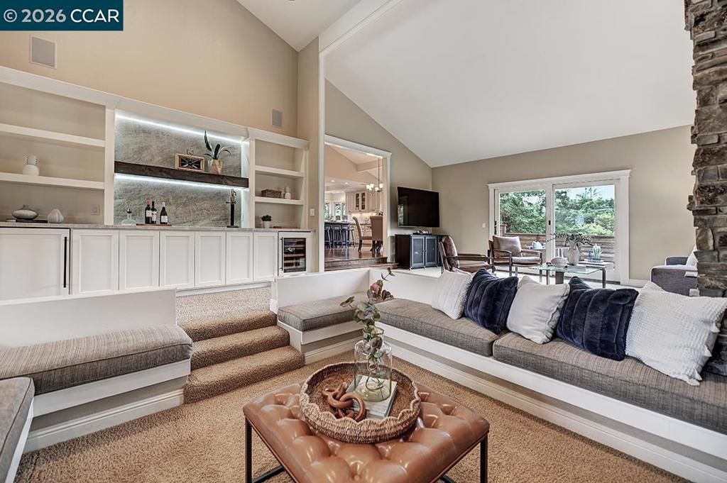 Image 14 of property listing at 304 Livorna Heights Rd, Alamo, CA 94507