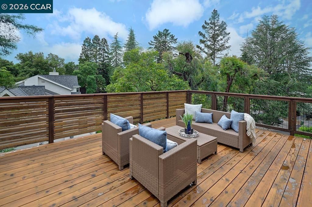 Image 16 of property listing at 304 Livorna Heights Rd, Alamo, CA 94507