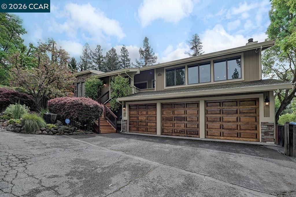 Image 2 of property listing at 304 Livorna Heights Rd, Alamo, CA 94507