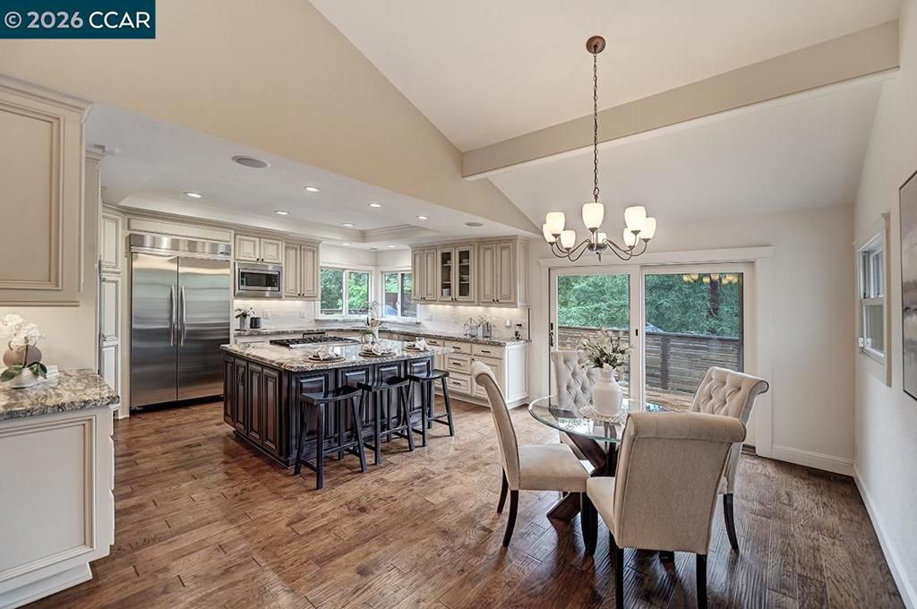 Image 20 of property listing at 304 Livorna Heights Rd, Alamo, CA 94507