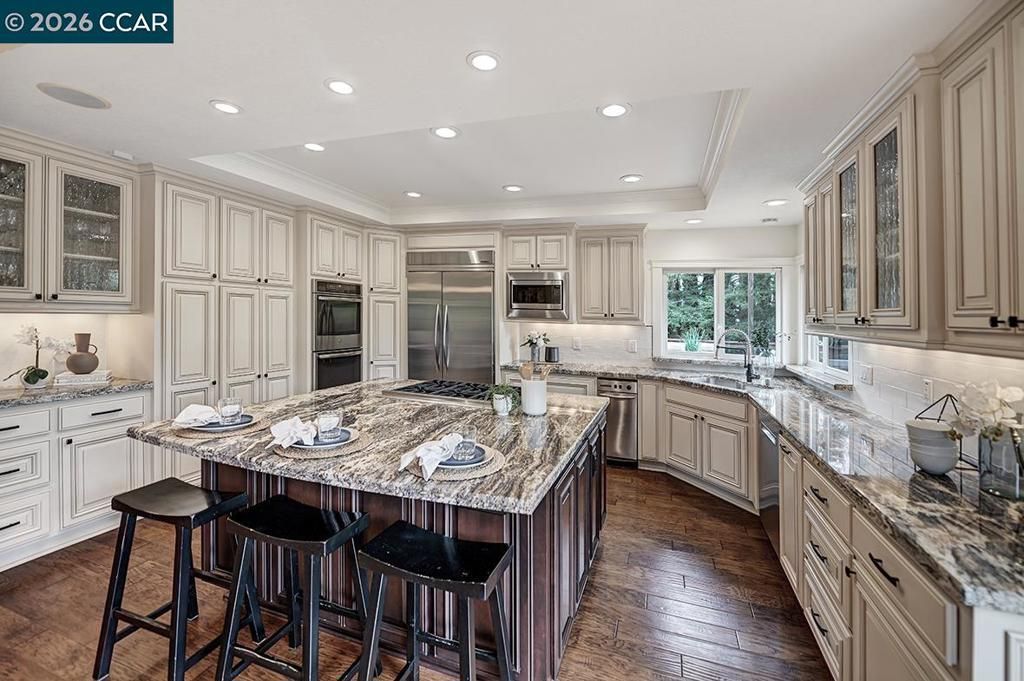 Image 22 of property listing at 304 Livorna Heights Rd, Alamo, CA 94507