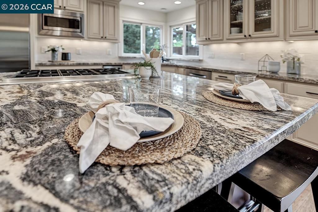 Image 23 of property listing at 304 Livorna Heights Rd, Alamo, CA 94507