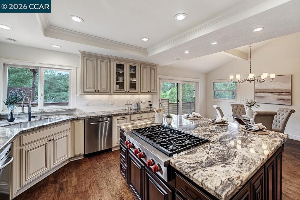 Image 24 of property listing at 304 Livorna Heights Rd, Alamo, CA 94507