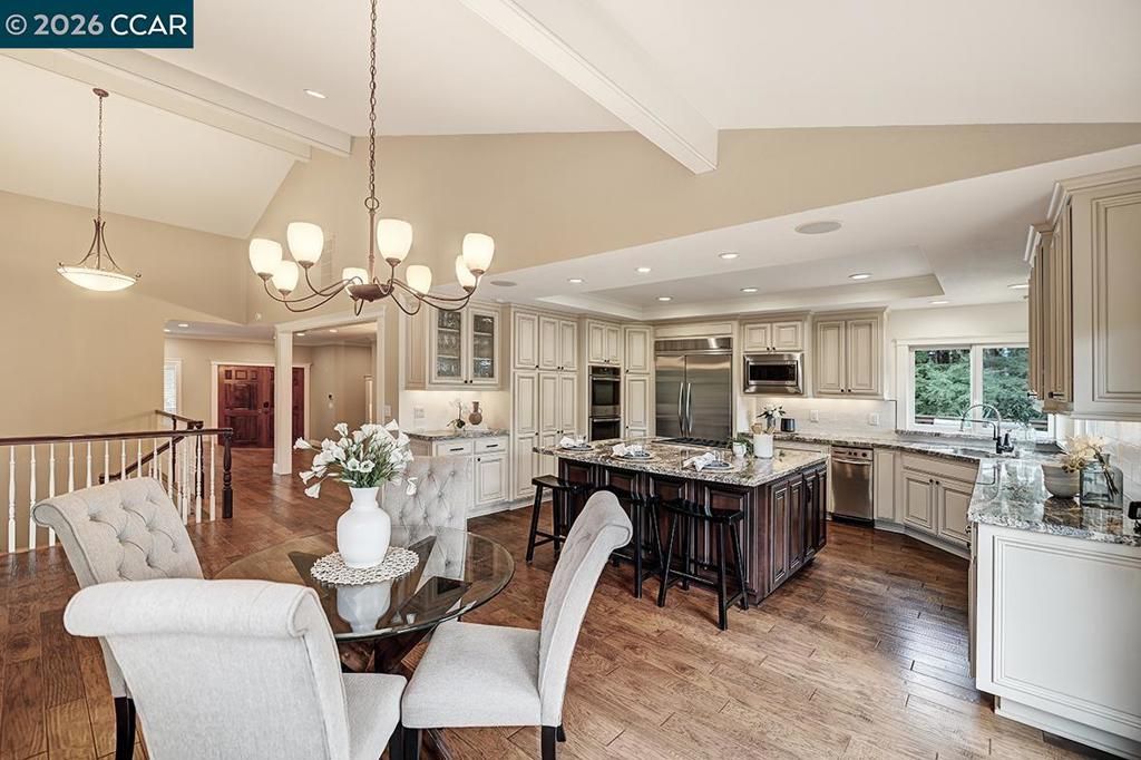 Image 25 of property listing at 304 Livorna Heights Rd, Alamo, CA 94507