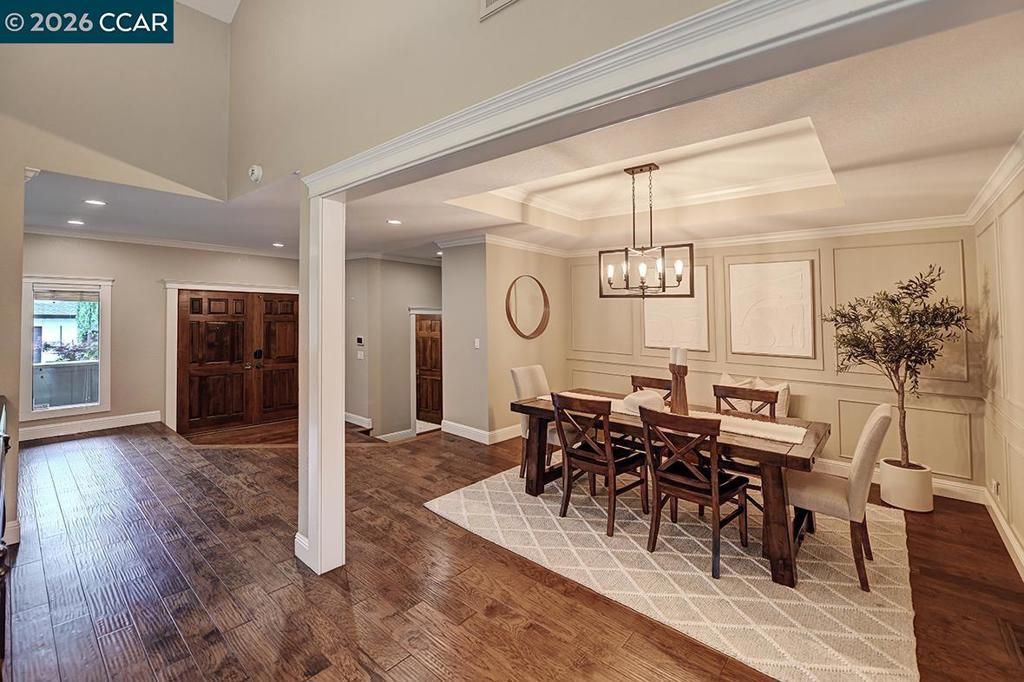 Image 27 of property listing at 304 Livorna Heights Rd, Alamo, CA 94507