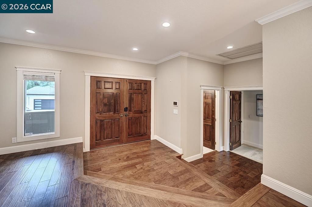 Image 28 of property listing at 304 Livorna Heights Rd, Alamo, CA 94507