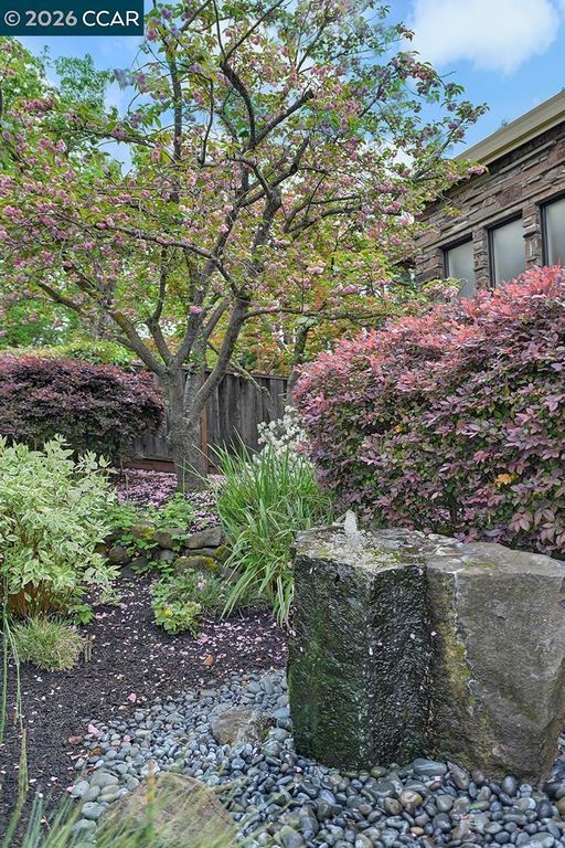 Image 3 of property listing at 304 Livorna Heights Rd, Alamo, CA 94507