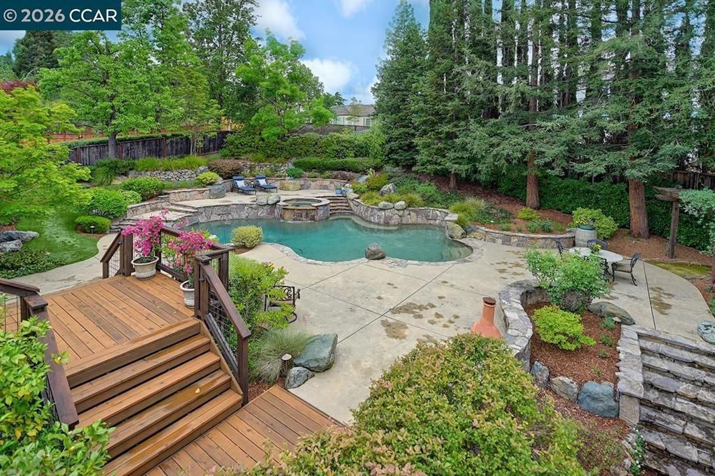 Image 34 of property listing at 304 Livorna Heights Rd, Alamo, CA 94507