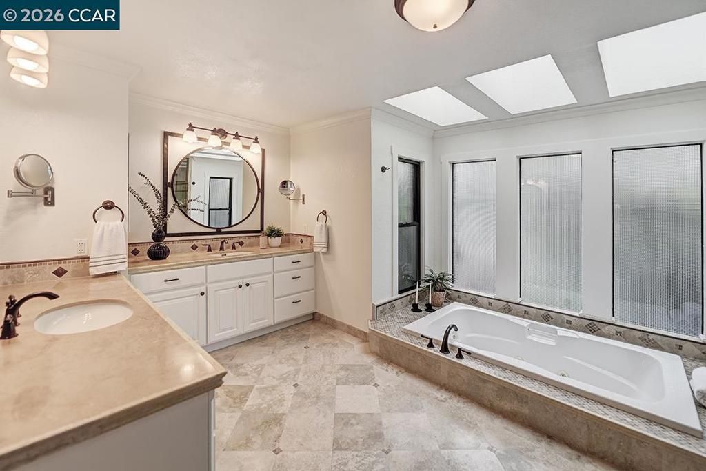 Image 38 of property listing at 304 Livorna Heights Rd, Alamo, CA 94507