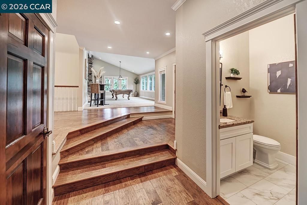 Image 42 of property listing at 304 Livorna Heights Rd, Alamo, CA 94507