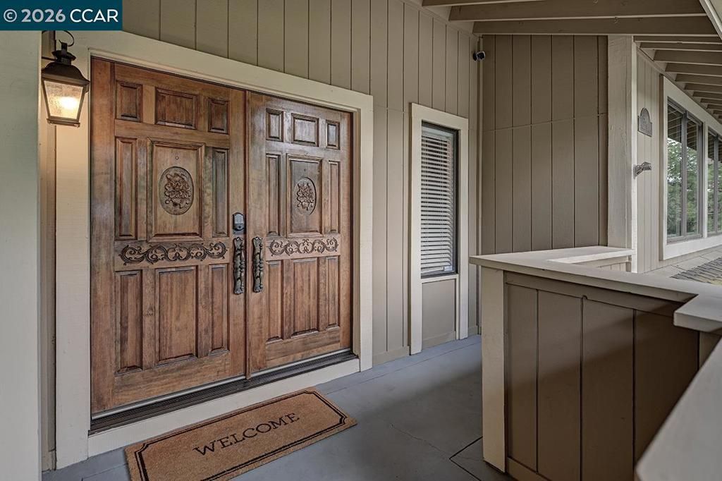 Image 5 of property listing at 304 Livorna Heights Rd, Alamo, CA 94507