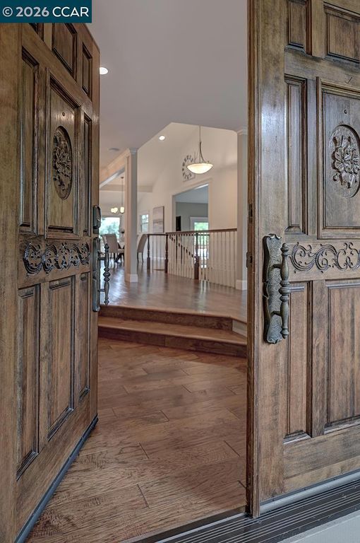 Image 6 of property listing at 304 Livorna Heights Rd, Alamo, CA 94507