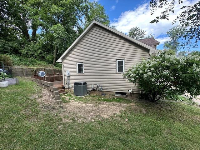 3200 Timber Valley Court NE, Cedar Rapids, IA 52402