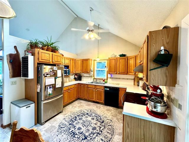 3200 Timber Valley Court NE, Cedar Rapids, IA 52402