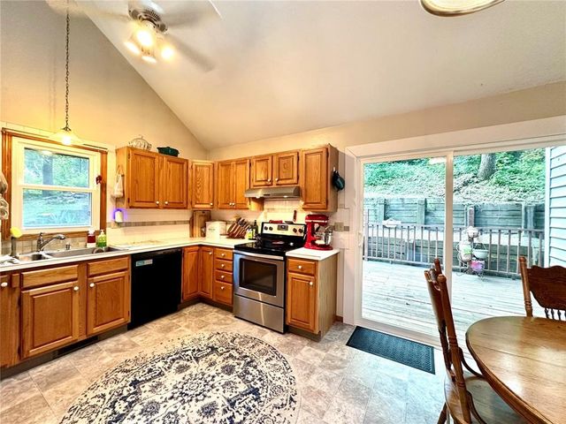 3200 Timber Valley Court NE, Cedar Rapids, IA 52402