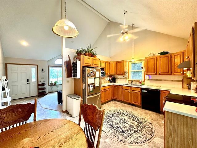 3200 Timber Valley Court NE, Cedar Rapids, IA 52402