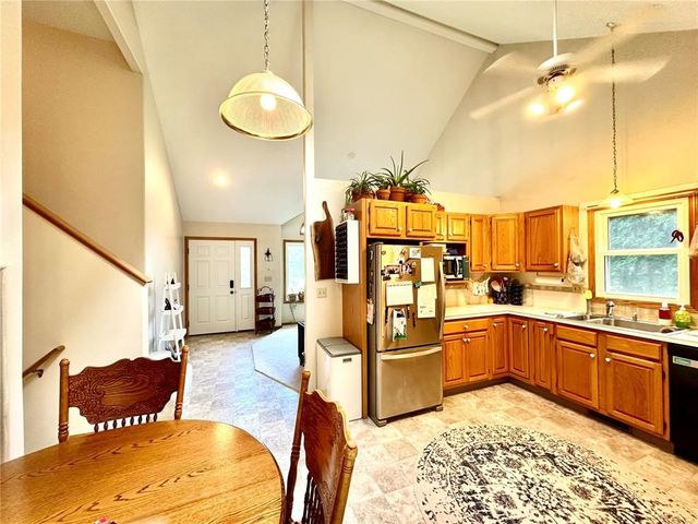 3200 Timber Valley Court NE, Cedar Rapids, IA 52402