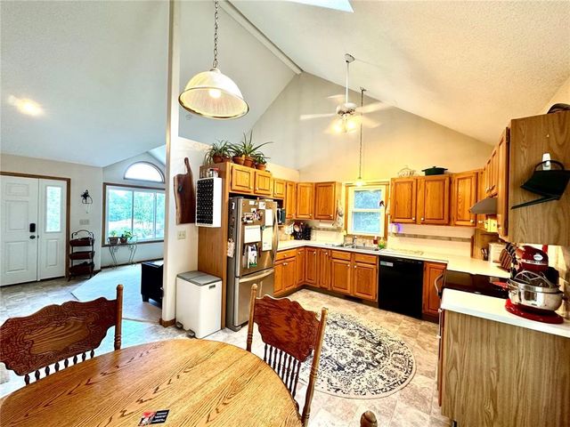 3200 Timber Valley Court NE, Cedar Rapids, IA 52402