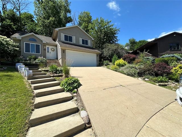 3200 Timber Valley Court NE, Cedar Rapids, IA 52402