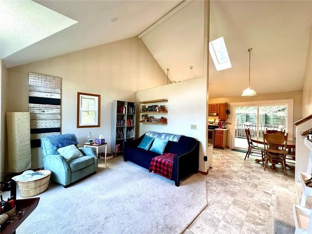 3200 Timber Valley Court NE, Cedar Rapids, IA 52402