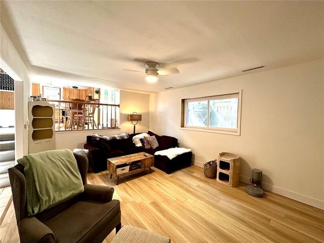 3200 Timber Valley Court NE, Cedar Rapids, IA 52402