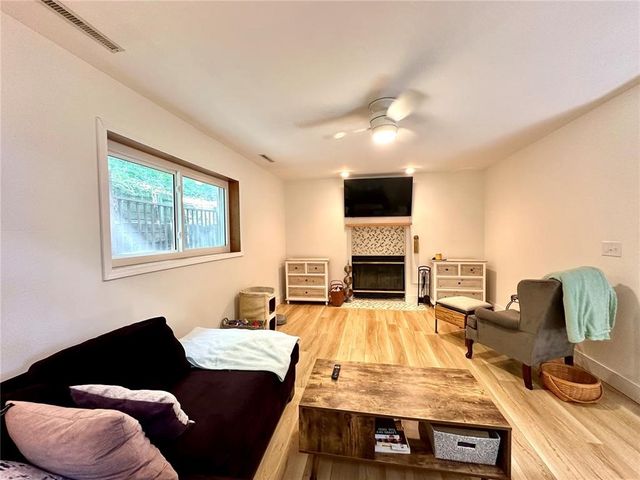 3200 Timber Valley Court NE, Cedar Rapids, IA 52402