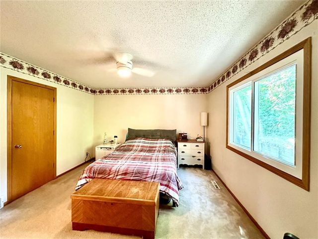 3200 Timber Valley Court NE, Cedar Rapids, IA 52402