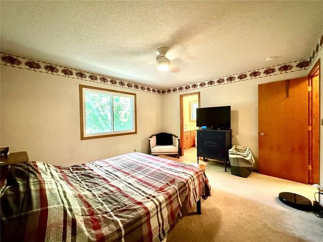 3200 Timber Valley Court NE, Cedar Rapids, IA 52402