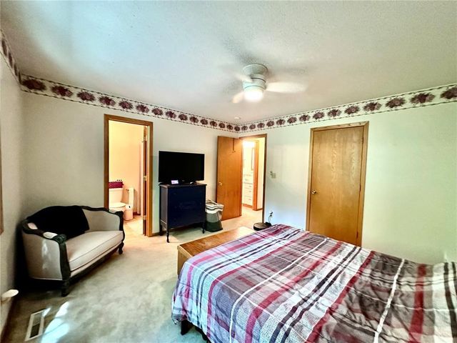 3200 Timber Valley Court NE, Cedar Rapids, IA 52402
