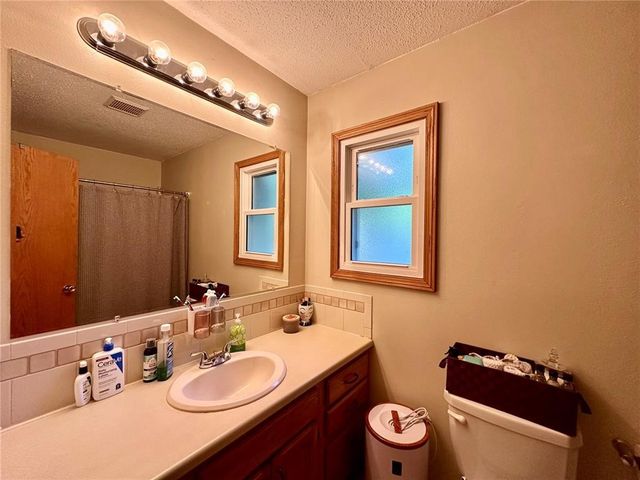 3200 Timber Valley Court NE, Cedar Rapids, IA 52402