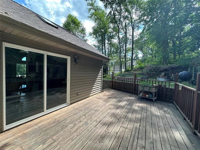 3200 Timber Valley Court NE, Cedar Rapids, IA 52402